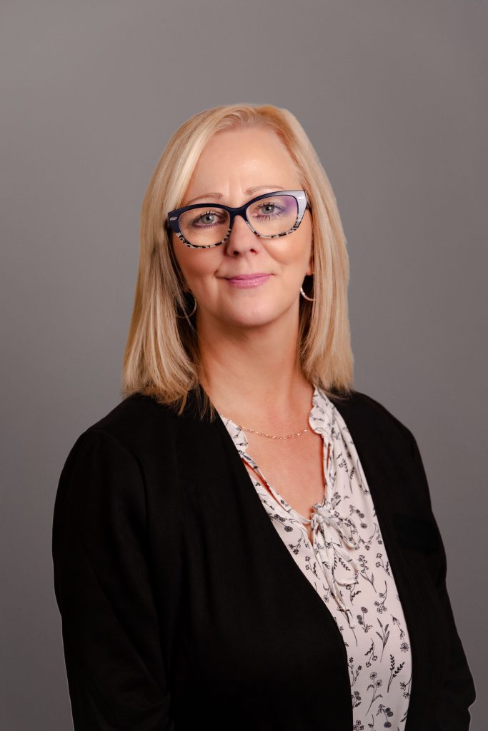 Julie Charest, Team Leader