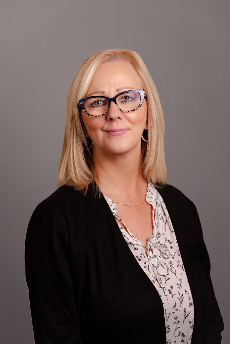 Julie Charest, Team Leader
