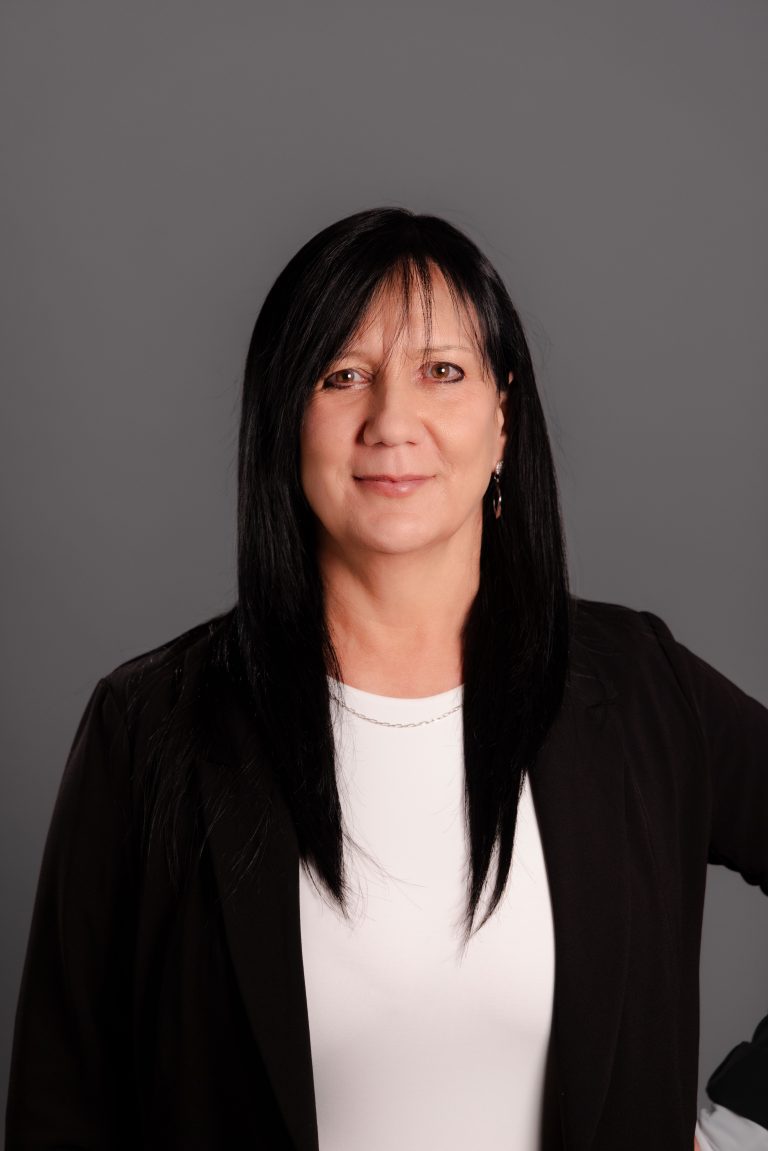 Nathalie Harvey, Customer Service Agent